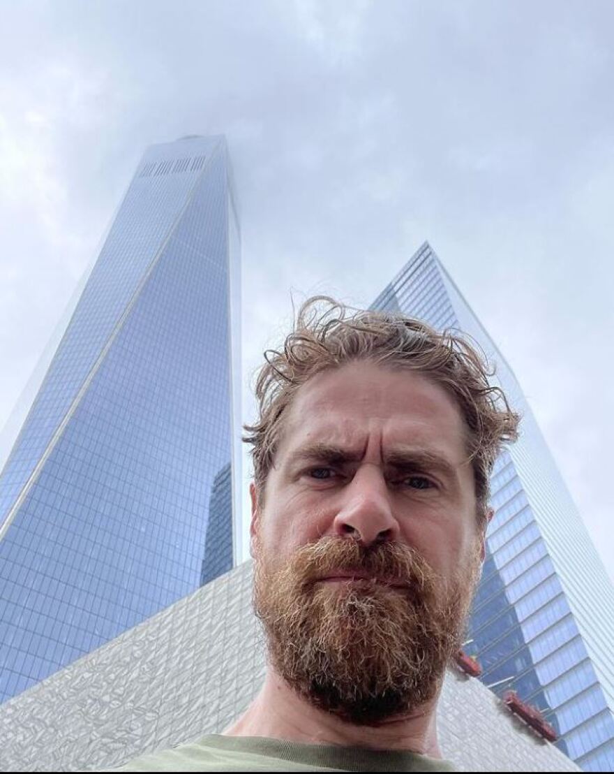 Δημήτρης Λάλος: «Ξέρω τι σημαίνει το πικρό ψωμί της ξενιτιάς»