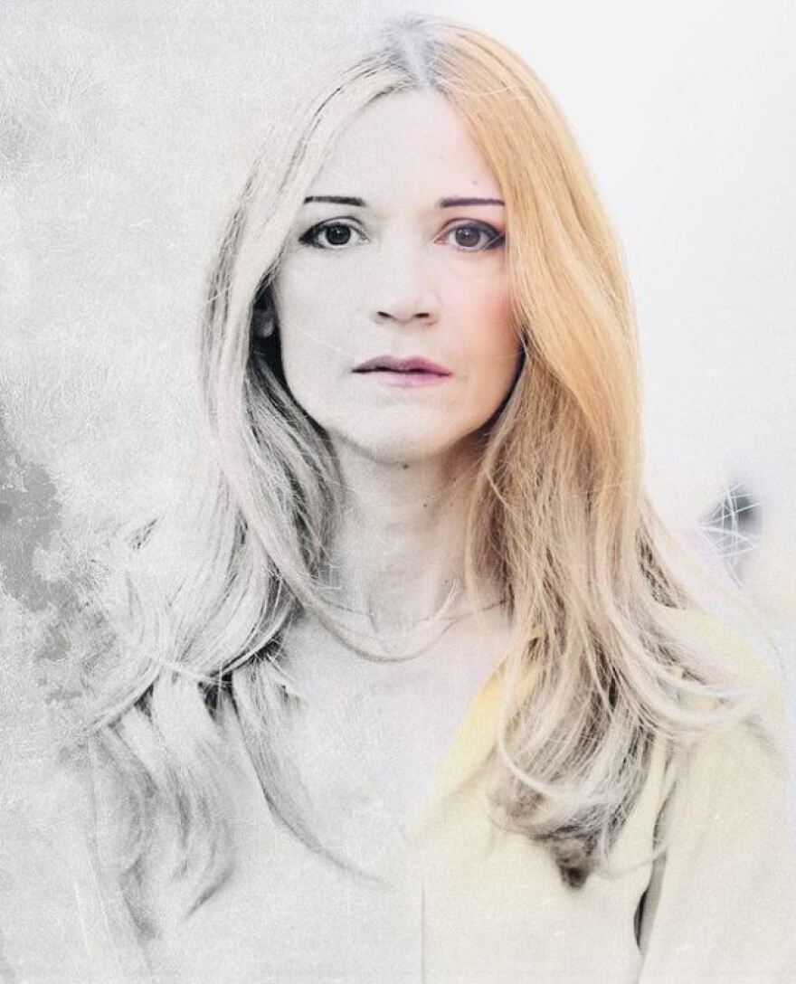 H Ιωάννα Παππά έγινε κοκκινομάλλα - Δείτε φωτογραφίες