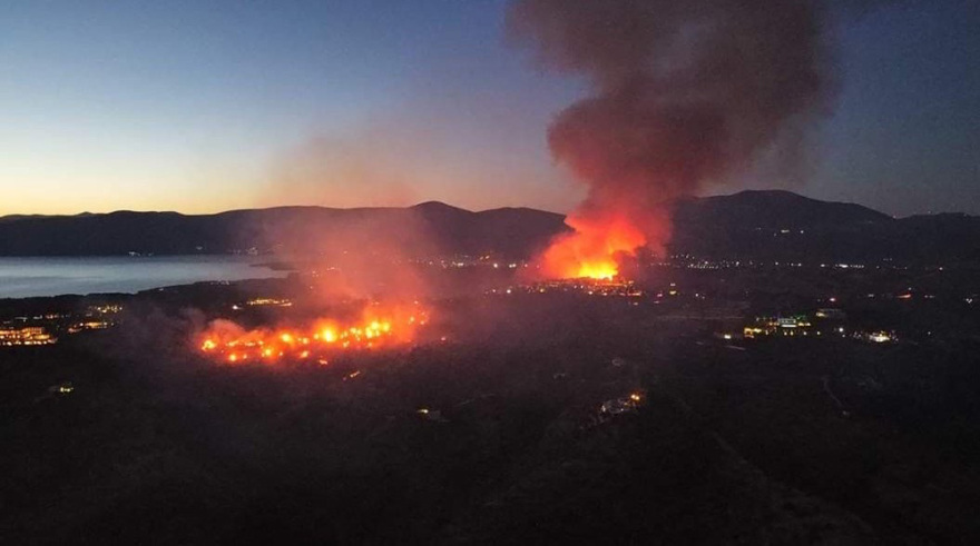 Φωτιές: Πύρινα μέτωπα σε Ιτέα και Κρανίδι - Στη μάχη τα εναέρια μέσα 