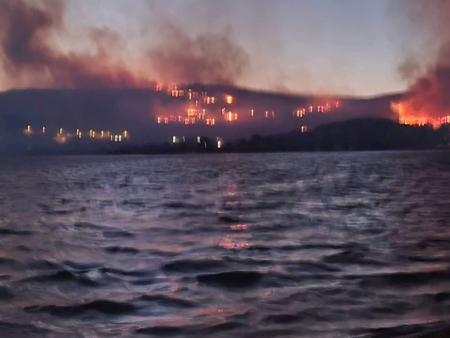 Φωτιές: Πύρινα μέτωπα σε Ιτέα και Κρανίδι - Στη μάχη τα εναέρια μέσα 