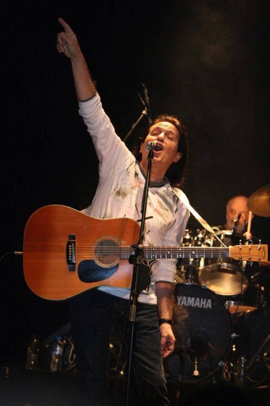 Ο Στέφανος Κορκολής στο θέατρο Άλσος τη Δευτέρα 11 Ιουλίου