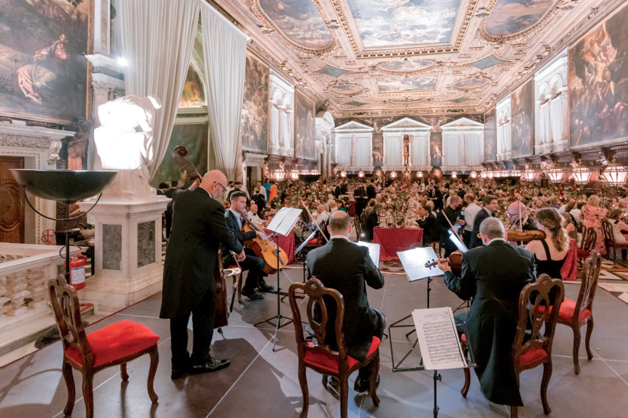 Γιάννης και Δήμητρα Κούστα: Το επίσημο photo album από τη βάφτιση της δεύτερης κόρης τους στη Βενετία  