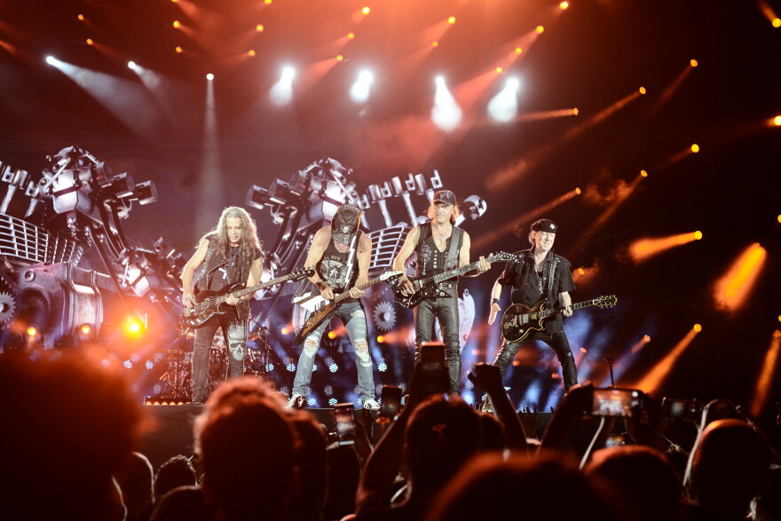 Scorpions και Alice Cooper «ταρακούνησαν» το ΟΑΚΑ σε μια μεγαλειώδη συναυλία - Δείτε βίντεο και φωτογραφίες