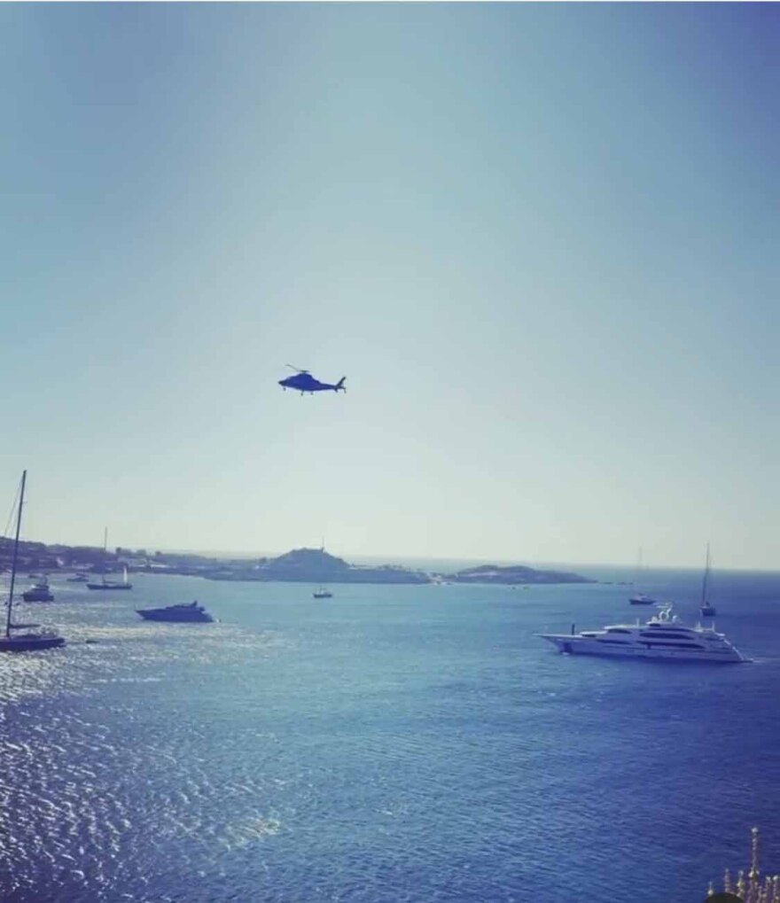 Μύκονος: Ο Ναγκίμπ Σαουίρις, οι πτήσεις των 5.000 ευρώ και οι τρελοί λογαριασμοί 