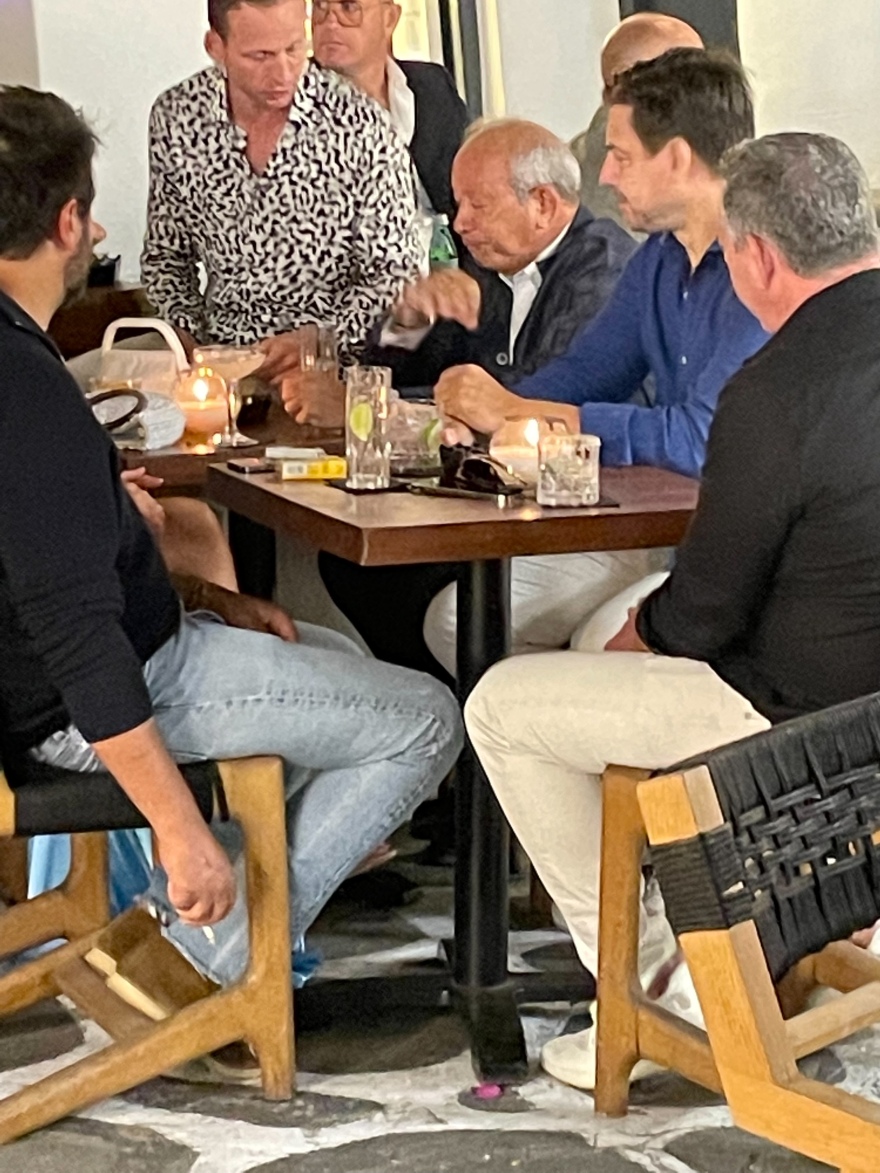 Μύκονος: Ο Ναγκίμπ Σαουίρις, οι πτήσεις των 5.000 ευρώ και οι τρελοί λογαριασμοί 