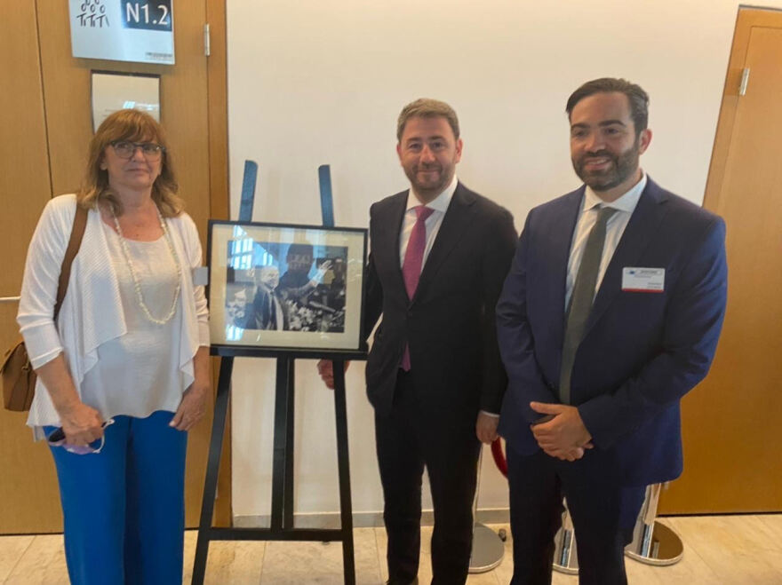 Εγκαινιάστηκε η αίθουσα «Ανδρέας Παπανδρέου» στο Ευρωπαϊκό Κοινοβούλιο