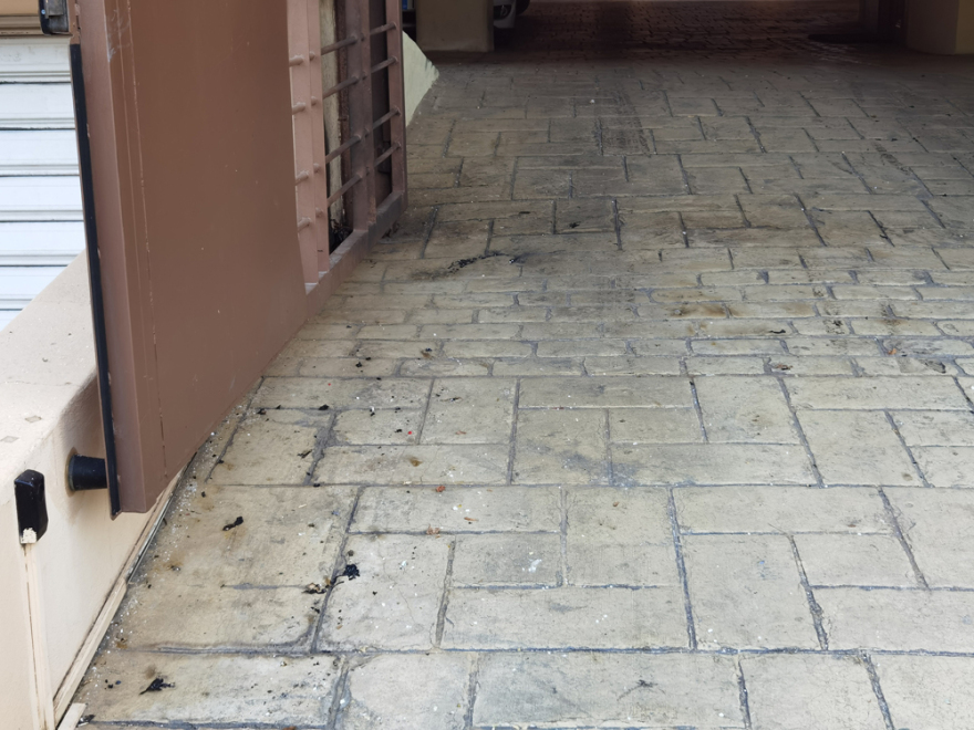 Επίθεση με γκαζάκια τα ξημερώματα στο σπίτι του Μπάμπη Παπαδημητρίου στο Μετς