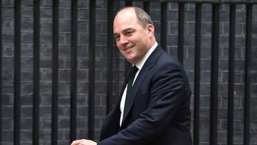 Και επίσημα υποψήφιος για την πρωθυπουργία της Βρετανίας ο πρώην ΥΠΟΙΚ που «έσυρε» τον χορό των παραιτήσεων