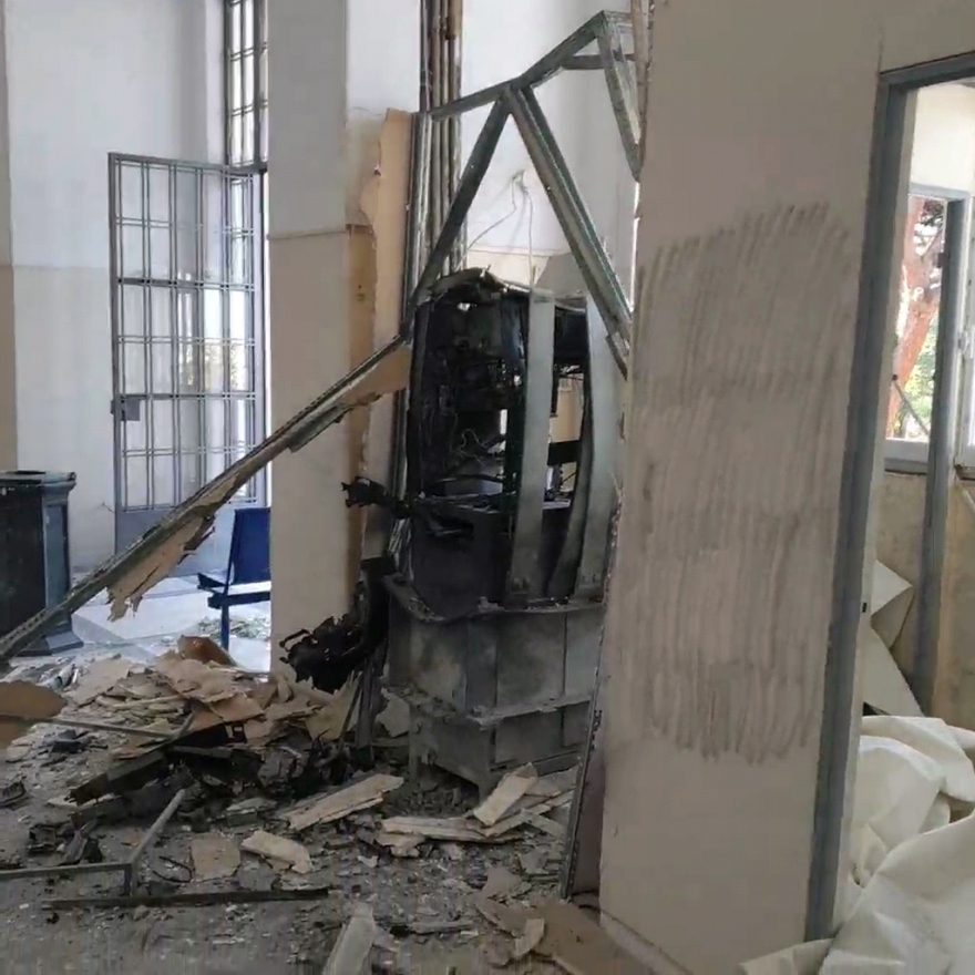 Ανατίναξαν το ΑΤΜ στο Σισμανόγλειο - Οι δράστες είχαν ντυθεί γιατροί