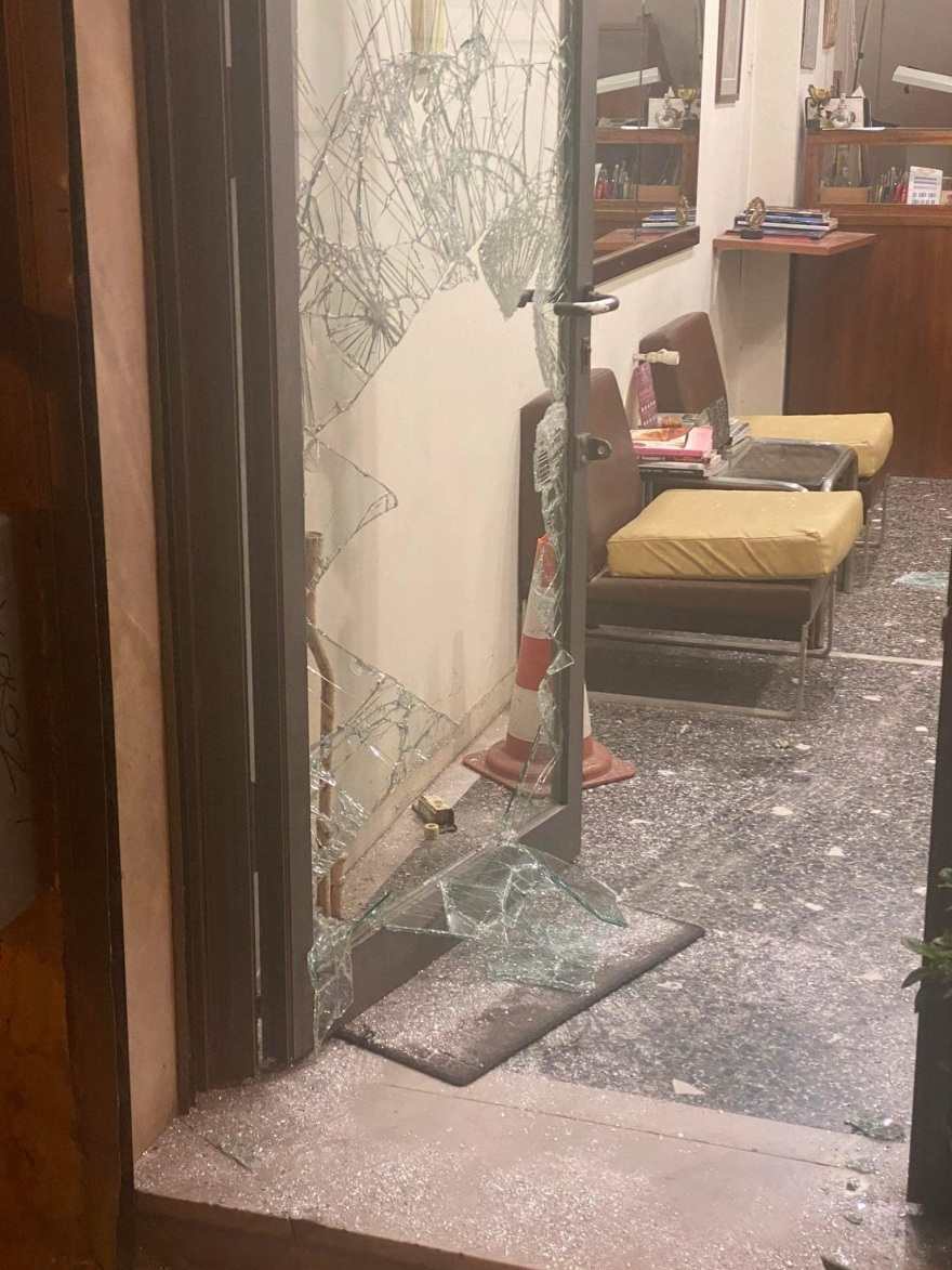 Θεσσαλονίκη - Νέο βίντεο: Οι διαρρήκτες έχουν μπει στο χρυσοχοείο και προσπαθούν να σύρουν χρηματοκιβώτιο