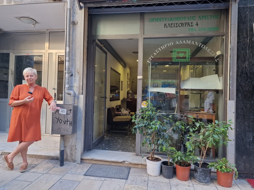 Θεσσαλονίκη - Νέο βίντεο: Οι διαρρήκτες έχουν μπει στο χρυσοχοείο και προσπαθούν να σύρουν χρηματοκιβώτιο