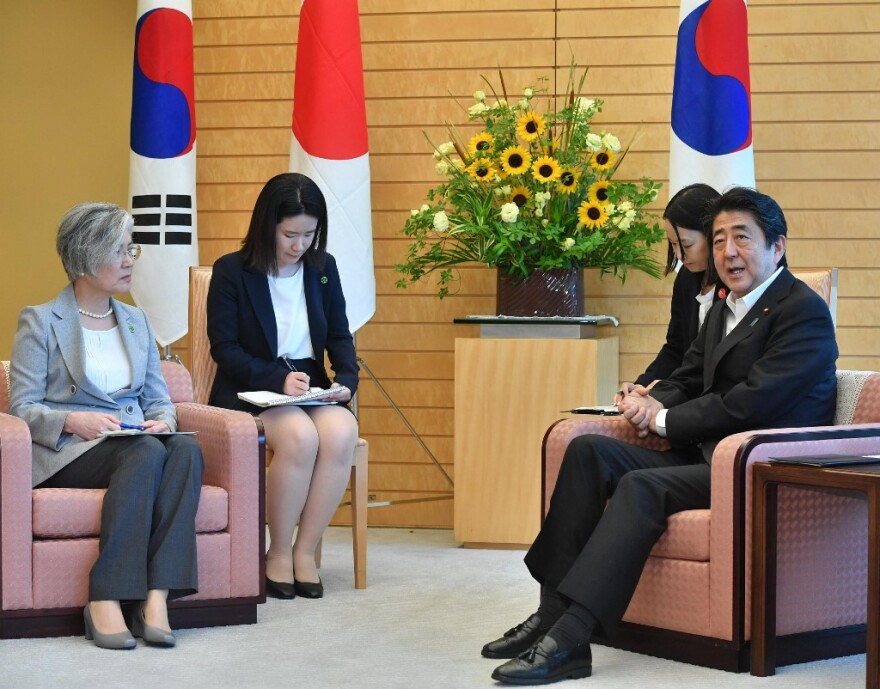 Σίνζο Άμπε: Η επαναστατική οικονομική πολιτική, η πολιτική παρακαταθήκη, τα σκάνδαλα και το δραματικό τέλος