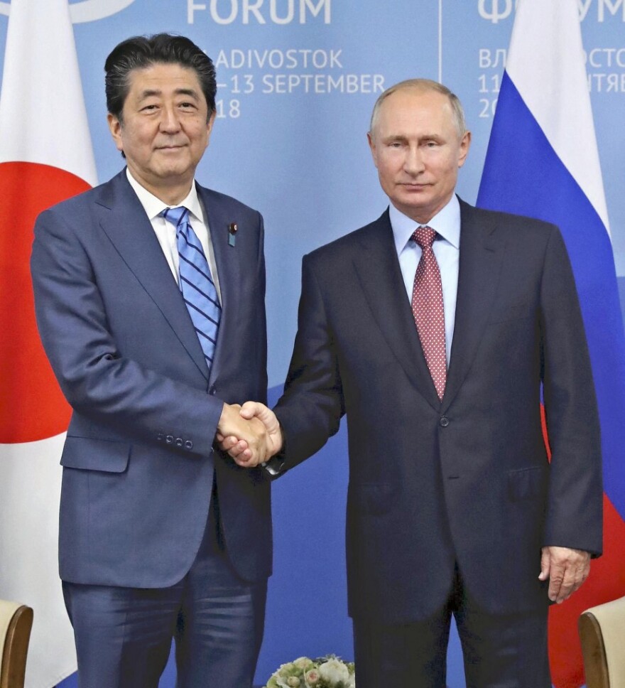 Σίνζο Άμπε: Η επαναστατική οικονομική πολιτική, η πολιτική παρακαταθήκη, τα σκάνδαλα και το δραματικό τέλος