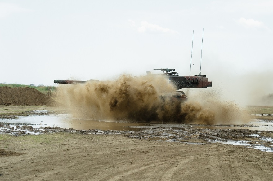  Εντυπωσιακές εικόνες: Το Δ' Σώμα Στρατού με τη συνδρομή ελικοπτέρων διασχίζει τον Έβρο