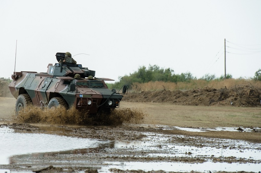  Εντυπωσιακές εικόνες: Το Δ' Σώμα Στρατού με τη συνδρομή ελικοπτέρων διασχίζει τον Έβρο