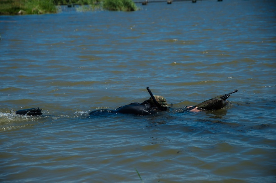  Εντυπωσιακές εικόνες: Το Δ' Σώμα Στρατού με τη συνδρομή ελικοπτέρων διασχίζει τον Έβρο
