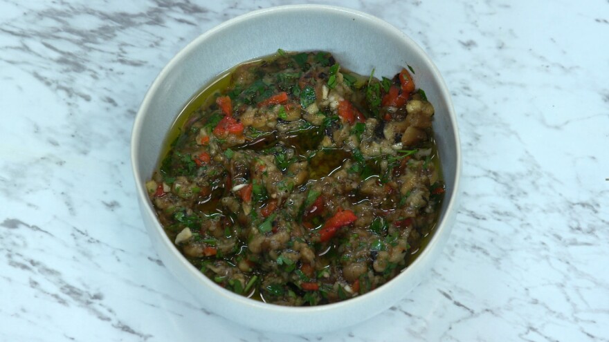 Kitchen Lab: Ο Άκης Πετρετζίκης εύχεται «καλό καλοκαίρι» με το καλύτερο barbecue 