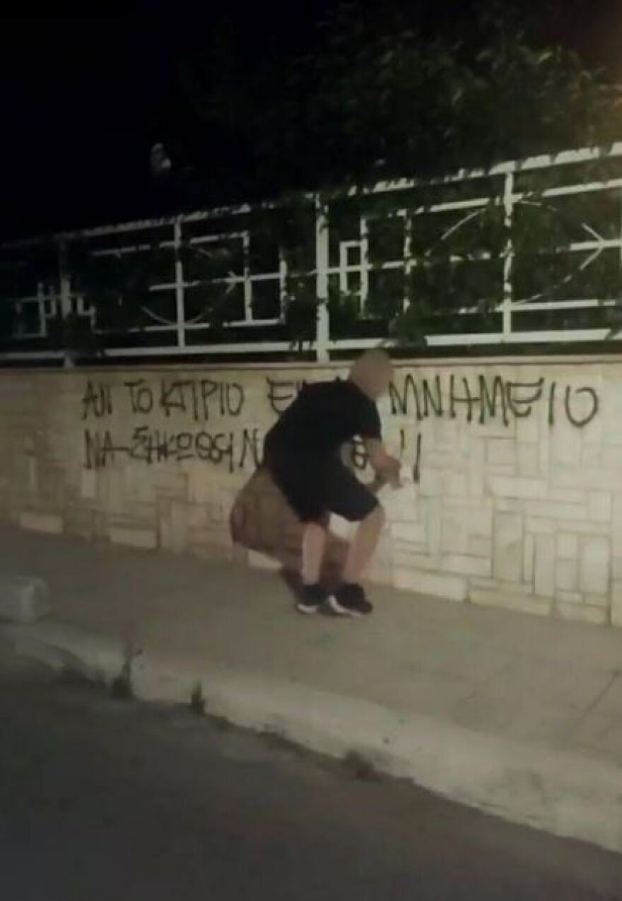 Ρουβίκωνας: Επίθεση στο σπίτι του γενικού γραμματέα της Βουλής, Γιώργου Μυλωνάκη