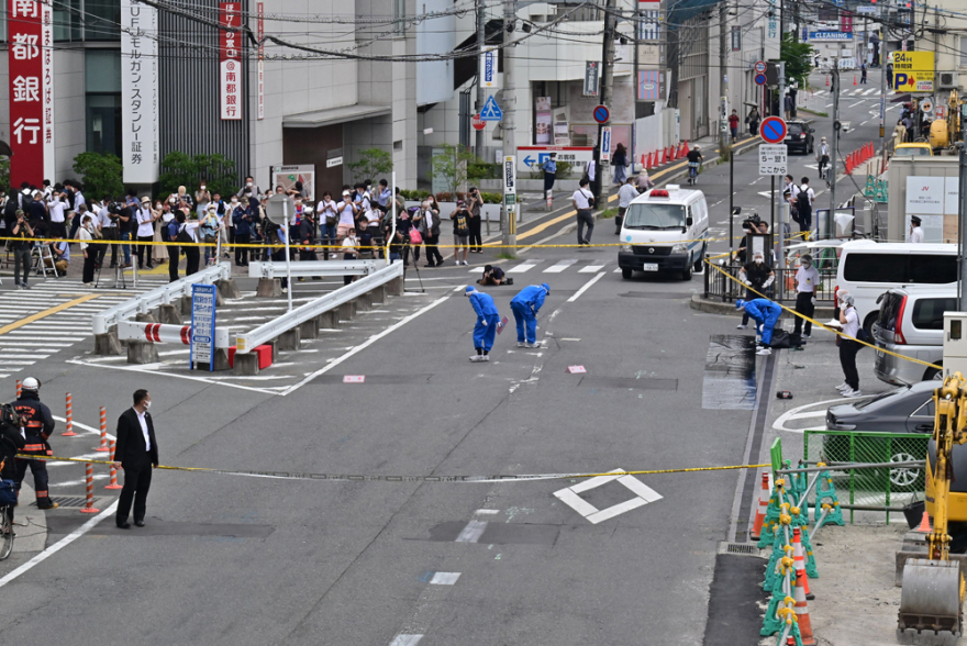 Σίνζο Άμπε: Πυροβόλησαν πισώπλατα τον πρώην πρωθυπουργό της Ιαπωνίας ενώ έδινε ομιλία