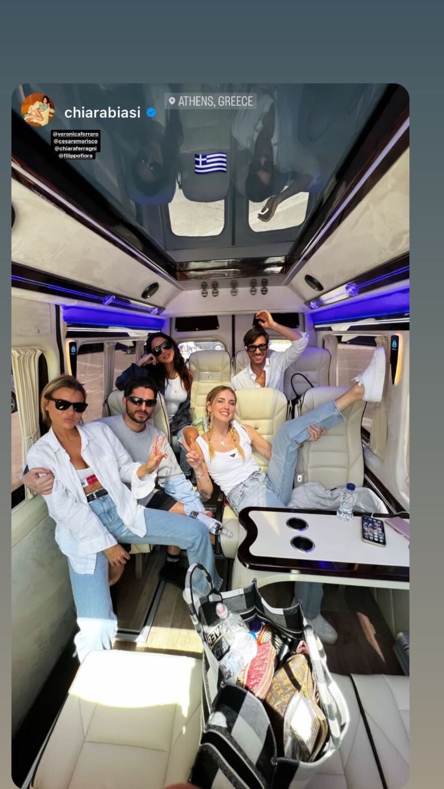 Κιάρα Φεράνι: Η influencer με τους 27,5 εκατ. followers στην Ύδρα - Δείτε φωτογραφίες και βίντεο