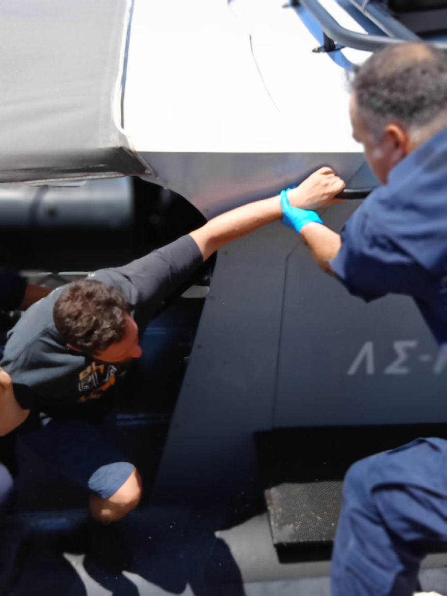 Αγωνία για τον τρίτο αγνοούμενο στη Χαλκιδική - «Μέσα σε μία στιγμή βρεθήκαμε παγιδευμένοι στην ανοιχτή θάλασσα»