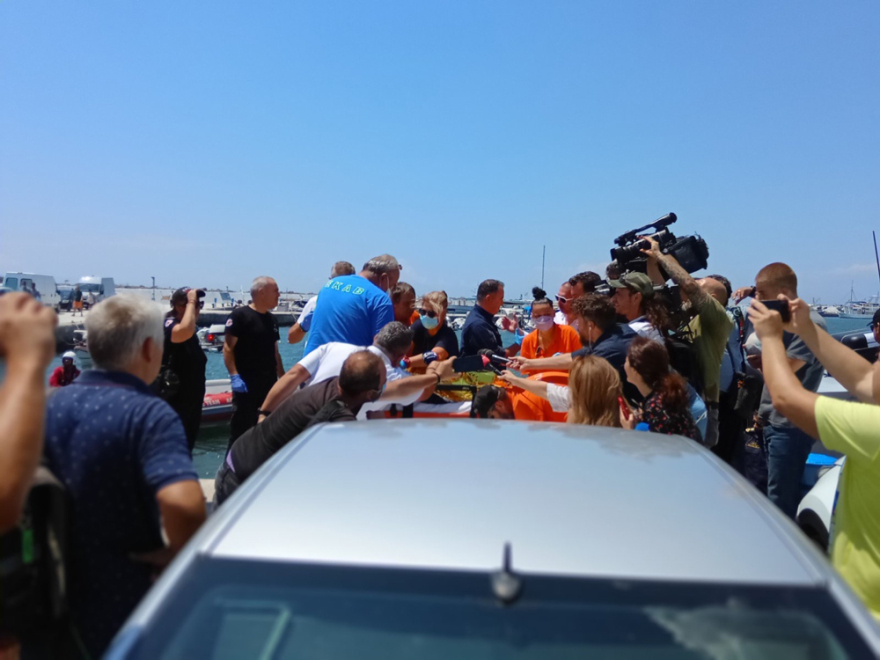 Αγωνία για τον τρίτο αγνοούμενο στη Χαλκιδική - «Μέσα σε μία στιγμή βρεθήκαμε παγιδευμένοι στην ανοιχτή θάλασσα»