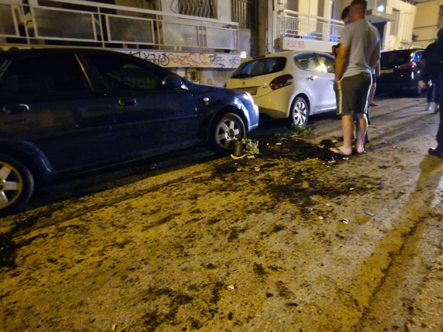 Θεσσαλονίκη: Παρέα δέκα ατόμων πλακώθηκαν στο ξύλο και γρονθοκόπησαν 37χρονο που πήγε να τους χωρίσει