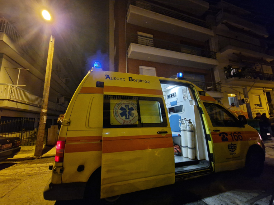 Θεσσαλονίκη: Παρέα δέκα ατόμων πλακώθηκαν στο ξύλο και γρονθοκόπησαν 37χρονο που πήγε να τους χωρίσει