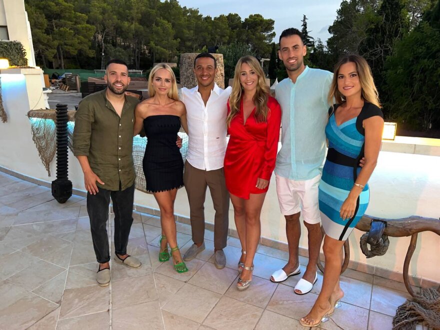 Σέρχιο Μπουσκέτς: Έγινε viral για τα... γυναικεία παπούτσια που φόρεσε στις διακοπές του