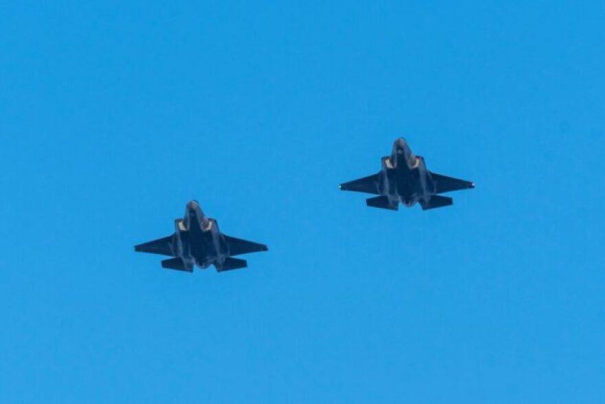 Μεγάλη άσκηση Ελλάδας - ΗΠΑ: Δείτε αμερικανικά μαχητικά F-35 και F-15 στη βάση της Σούδας