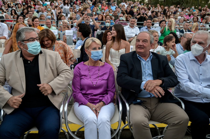 Σταύρος Ξαρχάκος: Το Περιστέρι υποκλίθηκε στον σπουδαίο δημιουργό