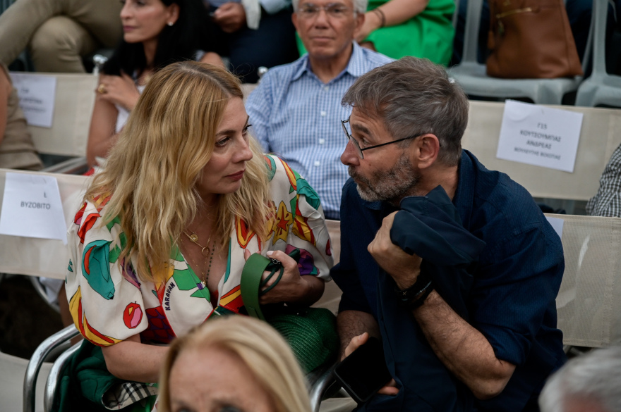 Σταύρος Ξαρχάκος: Το Περιστέρι υποκλίθηκε στον σπουδαίο δημιουργό