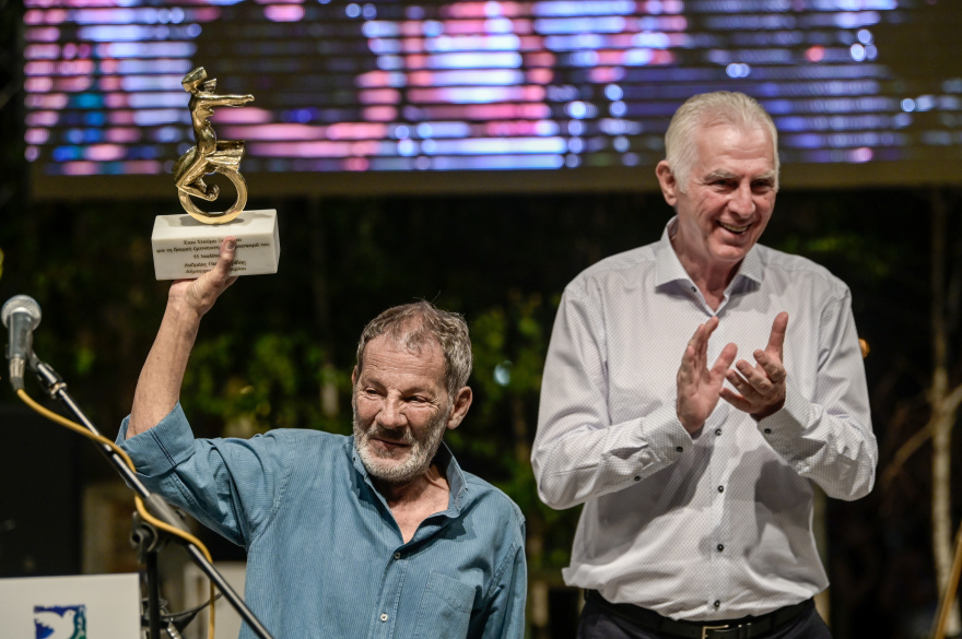 Σταύρος Ξαρχάκος: Το Περιστέρι υποκλίθηκε στον σπουδαίο δημιουργό