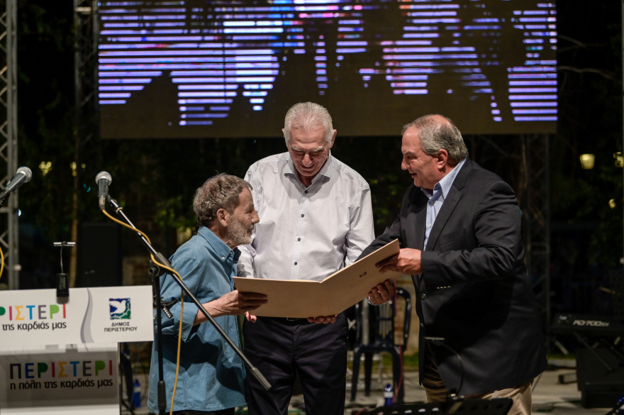 Σταύρος Ξαρχάκος: Το Περιστέρι υποκλίθηκε στον σπουδαίο δημιουργό