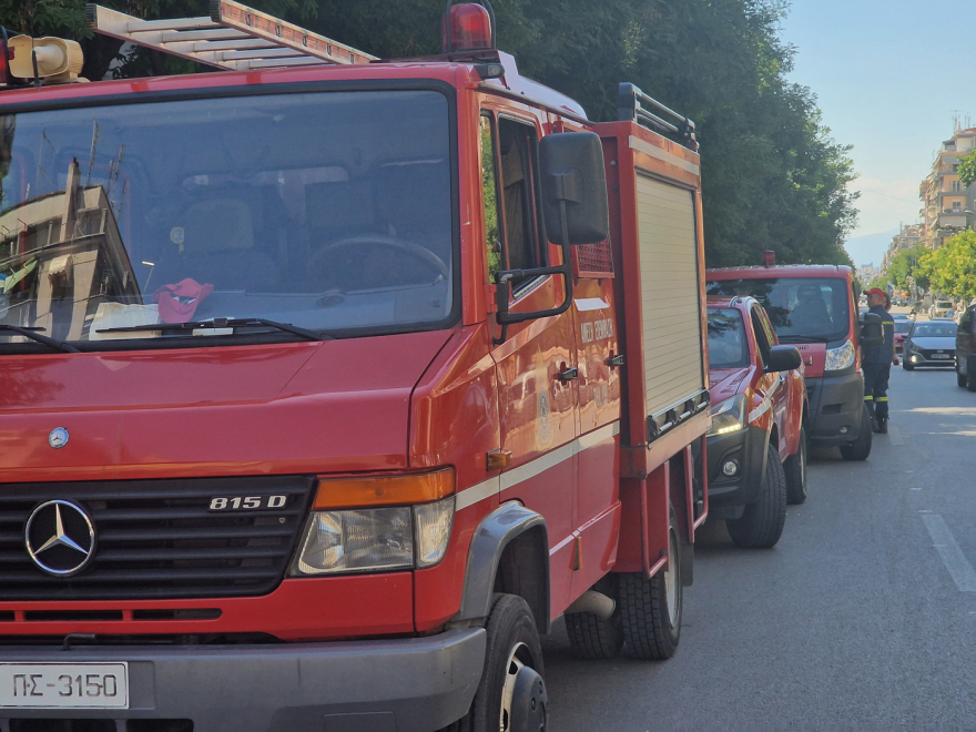 Θεσσαλονίκη: Γυναίκα βγήκε γυμνή στο μπαλκόνι και πετούσε στο πεζοδρόμιο καρέκλες και προσωπικά της αντικείμενα