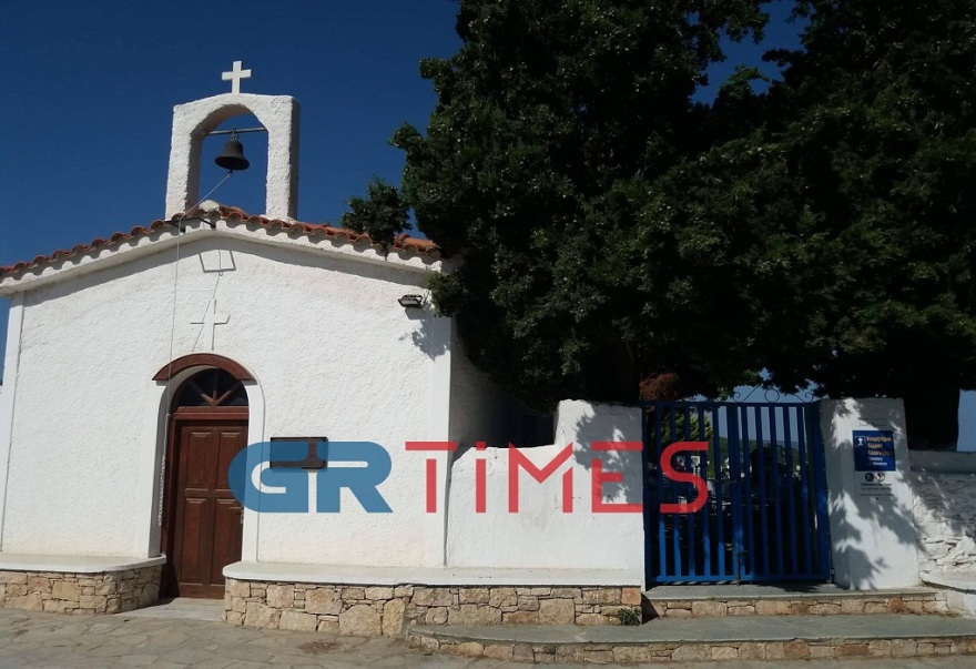 Αλόννησος: Η Καρολάιν σήμερα θα γινόταν 21 ετών - Αφήνουν κεριά στο μνήμα της