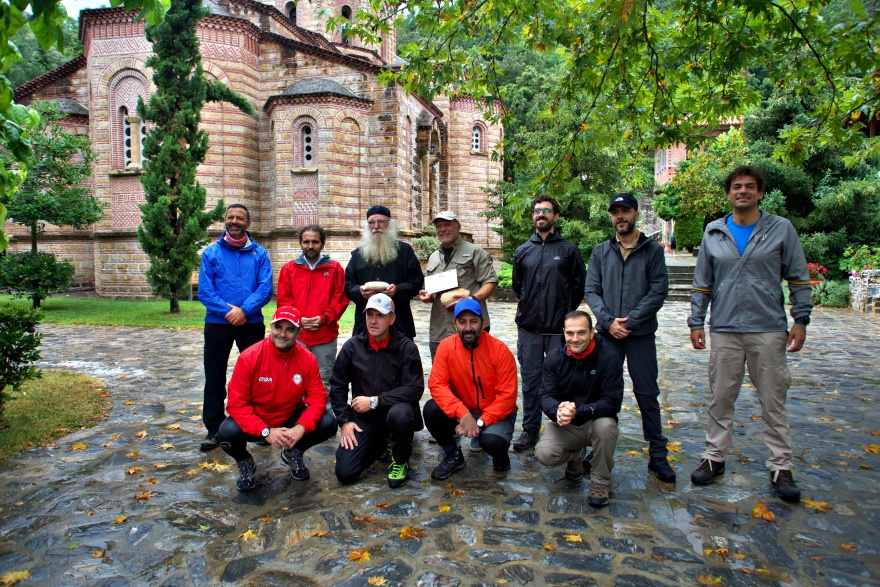 Μια πέτρα από το χαμηλότερο σημείο της γης στην Ιορδανία τοποθετήθηκε στο πιο ψηλό εκκλησάκι του Ολύμπου