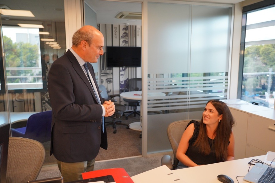 Μεγάλη ζήτηση για το δωρεάν πρόγραμμα ΔΥΠΑ- Microsoft: Για 1.000 προσφερόμενες θέσεις κατατέθηκαν πάνω από 2.500 αιτήσεις