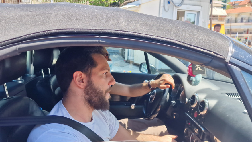 Πήρε εξιτήριο ο 30χρονος Ιβάν που πάλευε με τα κύματα στη Χαλκιδική για 20 ώρες - Τι δήλωσε βγαίνοντας από το νοσοκομείο