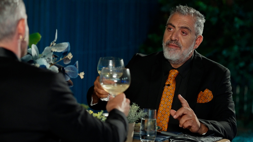 Night Out: Ο Θεοχάρης Ιωαννίδης υποδέχεται τον Κούλλη Νικολάου