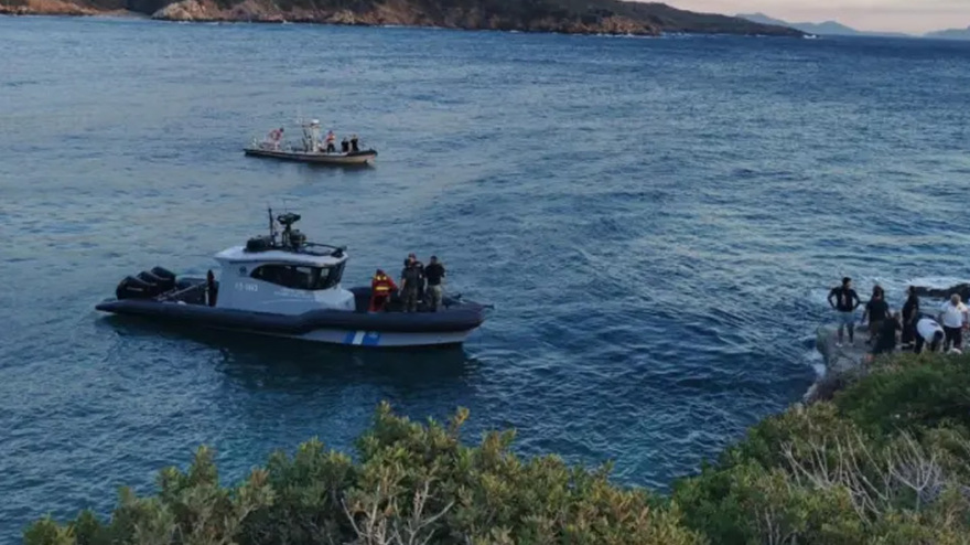 Συντριβή ελικοπτέρου στη Σάμο: Διασώθηκε ο πιλότος - Νεκροί δύο επιβαίνοντες - Αγνοείται το τέταρτο μέλος του πληρώματος