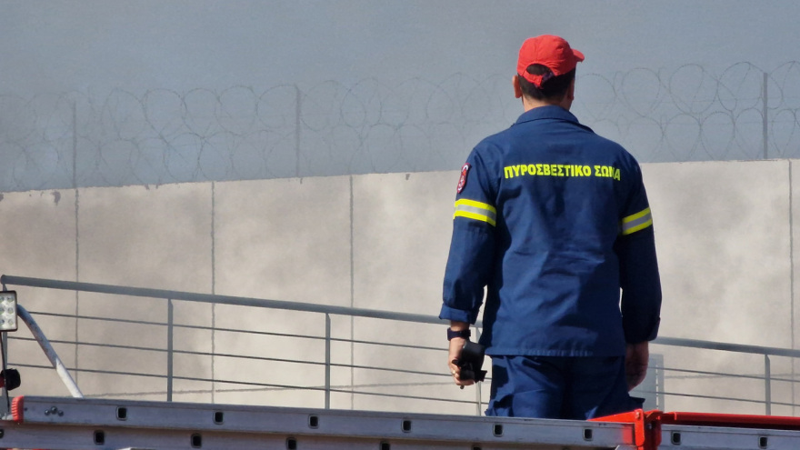 Θεσσαλονίκη: Βραχυκύκλωμα φέρεται να προκάλεσε τη φωτιά στο κατάστημα αθλητικών ειδών 