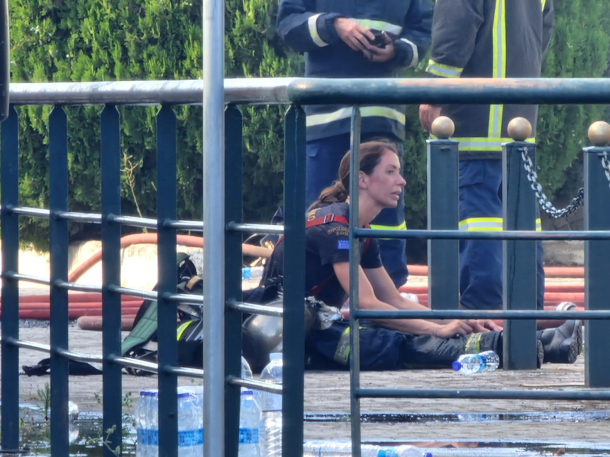 Θεσσαλονίκη: Βραχυκύκλωμα φέρεται να προκάλεσε τη φωτιά στο κατάστημα αθλητικών ειδών 