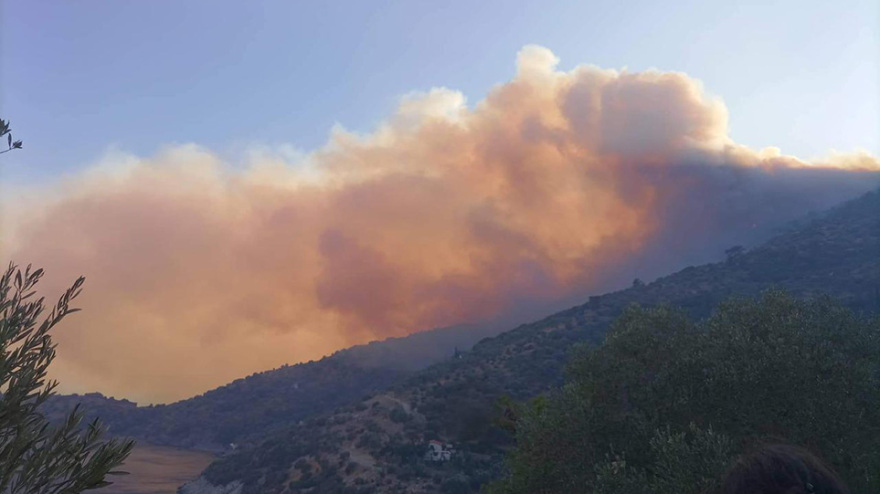 Φωτιά στη Σάμο: «Βοηθήστε μας» εκλιπαρούν οι κάτοικοι