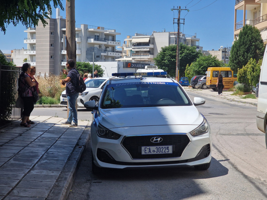 Θεσσαλονίκη: Αυτοκίνητο έπεσε πάνω σε στάση του ΟΑΣΘ - Τρεις τραυματίες