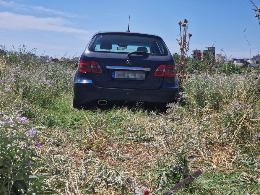 Θεσσαλονίκη: Αυτοκίνητο έπεσε πάνω σε στάση του ΟΑΣΘ - Τρεις τραυματίες