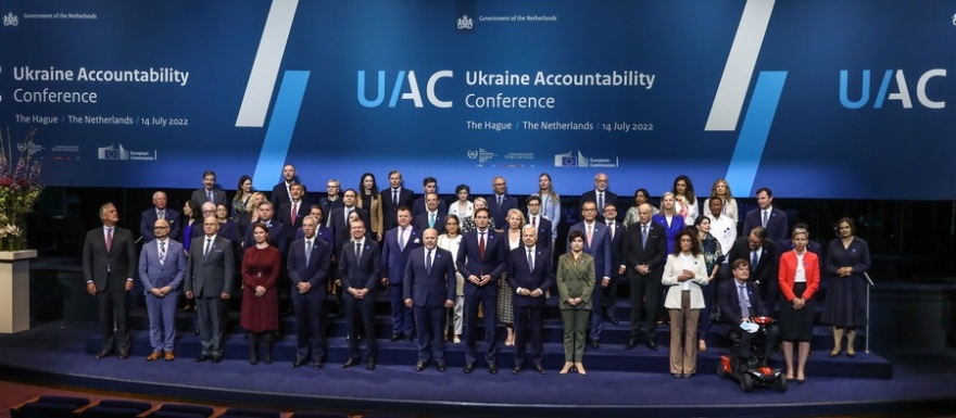 Δένδιας από Χάγη: Ιδιαίτερης σημασίας θέμα για την Ελλάδα τα εγκλήματα στη Μαριούπολη