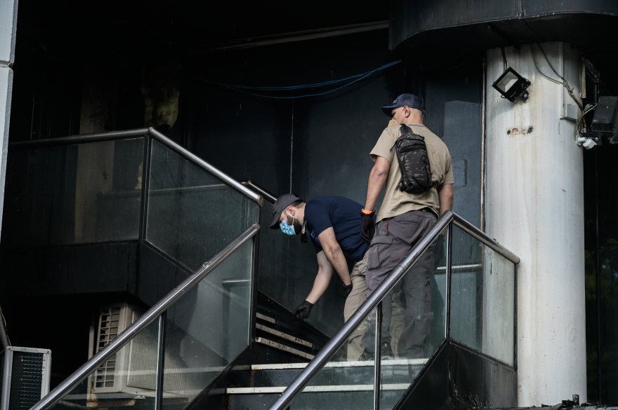 Eμπρηστική επίθεση στο Real Group: Η ΕΛΑΣ εξετάζει σύνδεση με τον αντιεξουσιαστικό χώρο