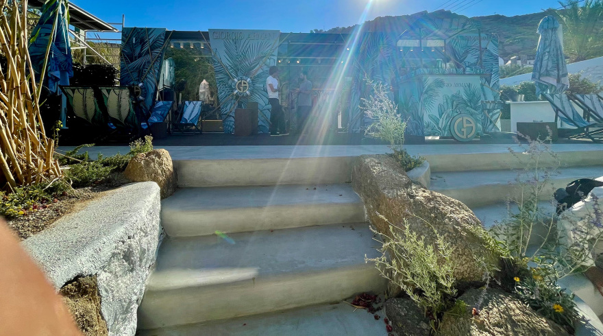 Μύκονος: Τα γενέθλια του «Λύκου της Wall Street» και το «glam dinner» του Αρμάνι