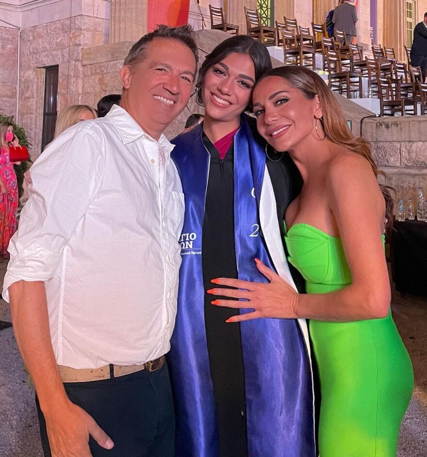 Δέσποινα Βανδή: Καμαρώνει την κόρη της, Μελίνα Νικολαΐδη, ενώ τραγουδά - Δείτε το βίντεο